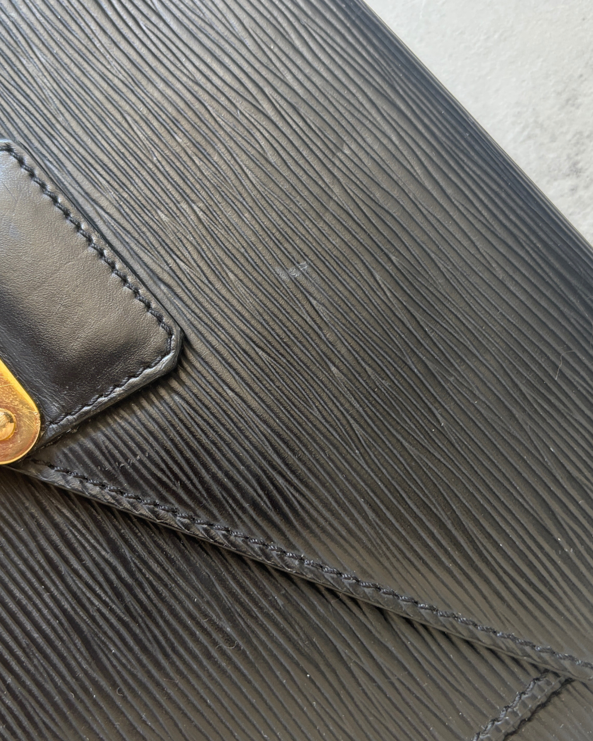 Louis Vuitton Black Epi Dragonne Clutch (1996)